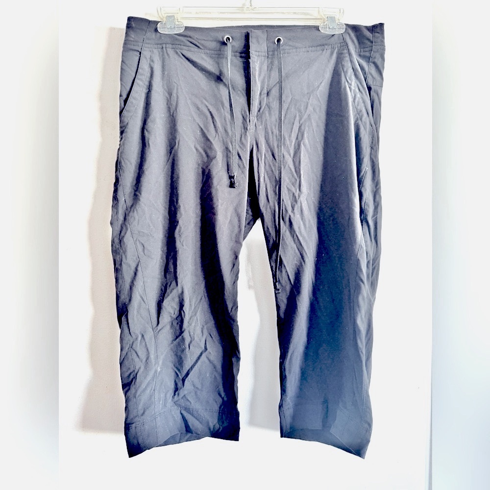 Columbia Cropped Hiking Pants - Black - 57% Recycled Polyester - Women’s Size 10